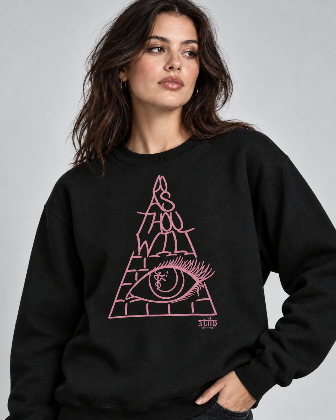 Pyrawill Lady Sweatshirt — обновлённый принт на модели.